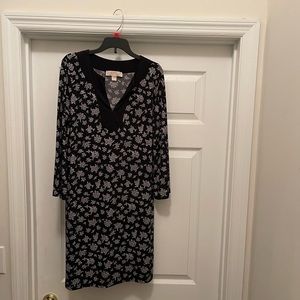 Michael Michael Kors Dress. EUC Stretchy. Labeled size Small will fit Medium.